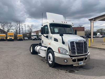 Freightliner Cascadia 113 Single Axle Day Cab Truck - 450HP, 12 Speed Automatic