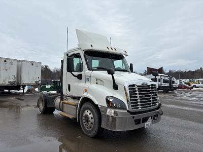 Freightliner Cascadia 113 Single Axle Day Cab Truck - 435HP, 12 Speed Automatic