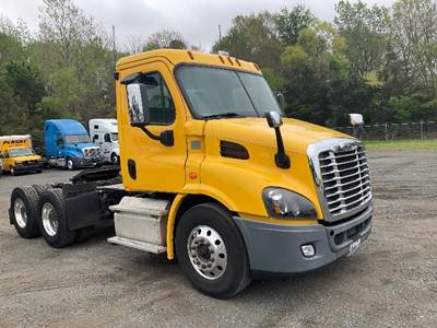 Freightliner Cascadia 113 Day Cab Truck - 450HP, 10 Speed Automatic