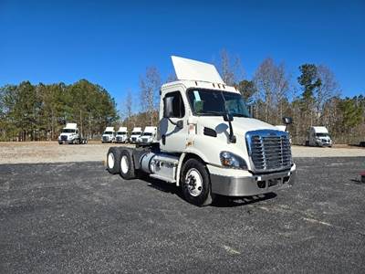 Freightliner Cascadia 113 Day Cab Truck - 410HP, 12 Speed Automatic