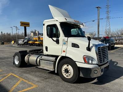 Freightliner Cascadia 113 Single Axle Day Cab Truck - 450HP, 12 Speed Automatic