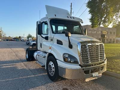 Freightliner Cascadia 113 Single Axle Day Cab Truck - 435HP, 12 Speed Automatic