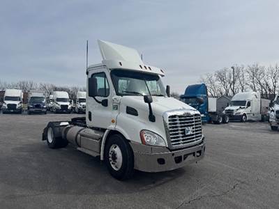 Freightliner Cascadia 113 Single Axle Day Cab Truck - 450HP, 12 Speed Automatic
