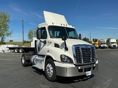 Freightliner Cascadia 113 Single Axle Day Cab Truck - 450HP, 12 Speed Automatic