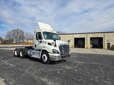 Freightliner Cascadia 113 Day Cab Truck - 410HP, 12 Speed Automatic