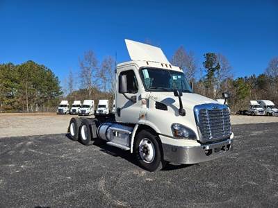 Freightliner Cascadia 113 Day Cab Truck - 410HP, 12 Speed Automatic