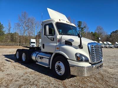 Freightliner Cascadia 113 Day Cab Truck - 410HP, 12 Speed Automatic