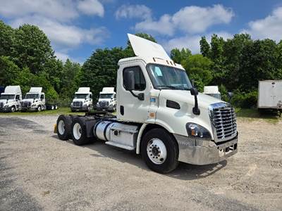 Freightliner Cascadia 113 Day Cab Truck - 410HP, 12 Speed Automatic