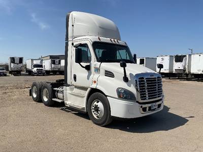 Freightliner Cascadia 113 Day Cab Truck - 435HP, 12 Speed Automatic