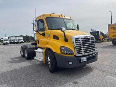 Freightliner Cascadia 113 Day Cab Truck - 450HP, 10 Speed Automatic