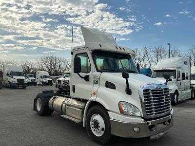Freightliner Cascadia 113 Single Axle Day Cab Truck - 450HP, 12 Speed Automatic