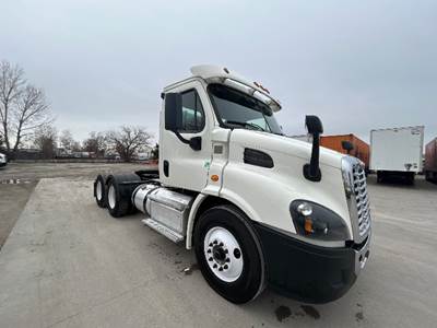 Freightliner Cascadia 113 Day Cab Truck - 450HP, 12 Speed Automatic
