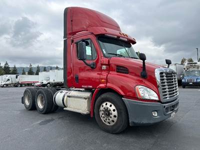 Freightliner Cascadia 113 Day Cab Truck - 410HP, 10 Speed Manual