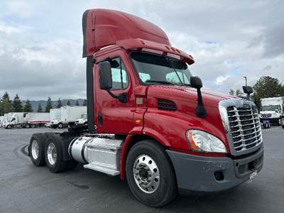 Freightliner Cascadia 113 Day Cab Truck - 410HP, 10 Speed Manual