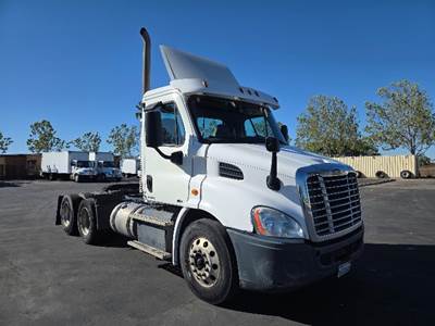 Freightliner Cascadia 113 Day Cab Truck - 450HP