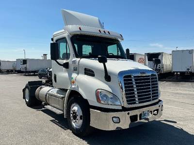 Freightliner Cascadia 113 Single Axle Day Cab Truck - 450HP, 12 Speed Automatic
