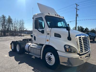 Freightliner Cascadia 113 Day Cab Truck - 410HP, 12 Speed Automatic
