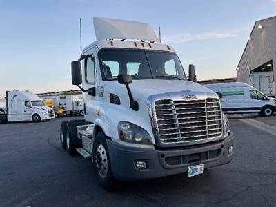 Freightliner Cascadia 113 Day Cab Truck - 410HP, 10 Speed Manual