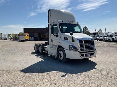 Freightliner Cascadia 113 Day Cab Truck - 435HP, 12 Speed Automatic