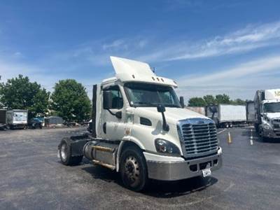 Freightliner Cascadia 113 Single Axle Day Cab Truck - 435HP, 12 Speed Automatic