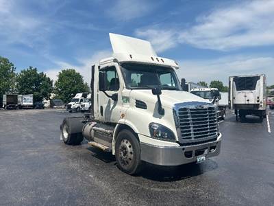 Freightliner Cascadia 113 Single Axle Day Cab Truck - 435HP, 12 Speed Automatic