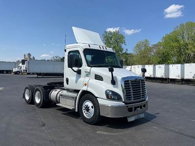 Freightliner Cascadia 113 Day Cab Truck - 410HP, 12 Speed Automatic