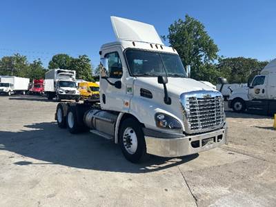 Freightliner Cascadia 113 Day Cab Truck - 410HP, 12 Speed Automatic