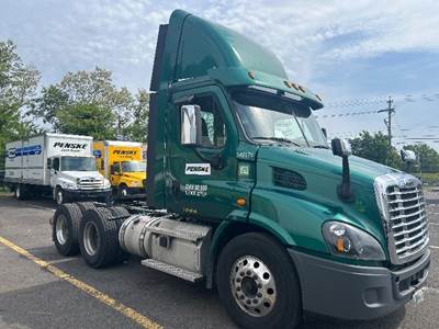 Freightliner Cascadia 113 Day Cab Truck - 450HP, 12 Speed Automatic