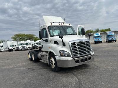 Freightliner Cascadia 113 Day Cab Truck - 410HP, 12 Speed Automatic