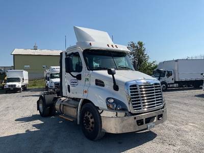 Freightliner Cascadia 113 Single Axle Day Cab Truck - 435HP, 12 Speed Automatic