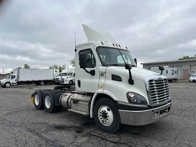 Freightliner Cascadia 113 Day Cab Truck - 410HP, 12 Speed Automatic