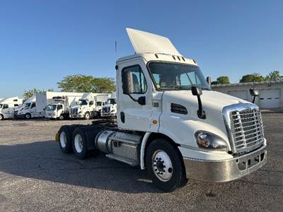 Freightliner Cascadia 113 Day Cab Truck - 410HP, 12 Speed Automatic