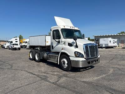 Freightliner Cascadia 113 Day Cab Truck - 410HP, 12 Speed Automatic