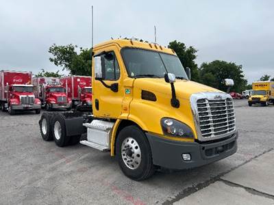 Freightliner Cascadia 113 Day Cab Truck - 450HP, 10 Speed Automatic