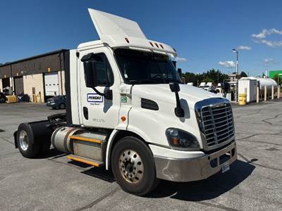 Freightliner Cascadia 113 Single Axle Day Cab Truck - 435HP, 12 Speed Automatic