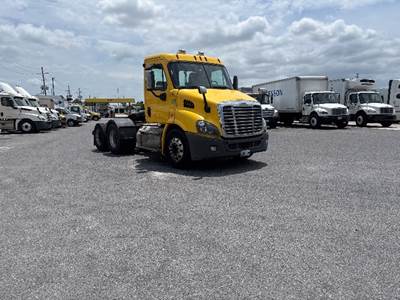 Freightliner Cascadia 113 Day Cab Truck - 450HP, 10 Speed Automatic