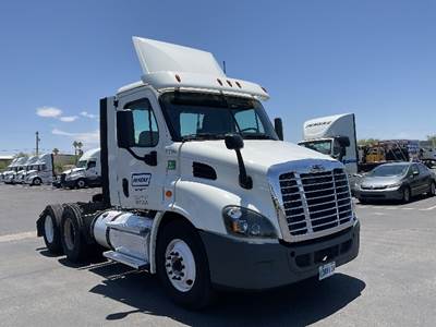 Freightliner Cascadia 113 Day Cab Truck - 410HP, 10 Speed Manual