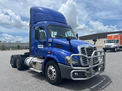 Freightliner Cascadia 113 Day Cab Truck - 450HP, 12 Speed Automatic