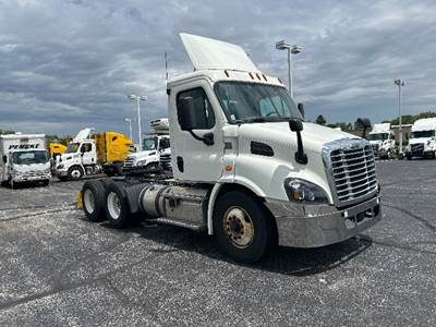 Freightliner Cascadia 113 Day Cab Truck - 410HP, 12 Speed Automatic