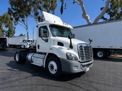 Freightliner Cascadia 113 Single Axle Day Cab Truck - 410HP, 10 Speed Manual