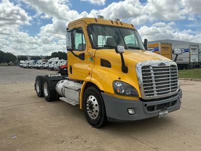 Freightliner Cascadia 113 Day Cab Truck - 450HP, 10 Speed Automatic