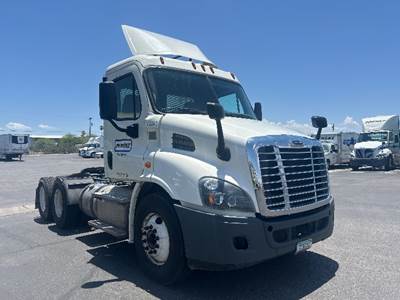 Freightliner Cascadia 113 Day Cab Truck - 410HP, 10 Speed Manual