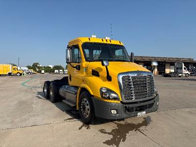 Freightliner Cascadia 113 Day Cab Truck - 450HP, 10 Speed Automatic