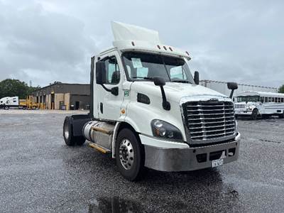 Freightliner Cascadia 113 Single Axle Day Cab Truck - 435HP, 12 Speed Automatic