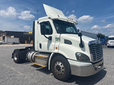 Freightliner Cascadia 113 Single Axle Day Cab Truck - 435HP, 12 Speed Automatic
