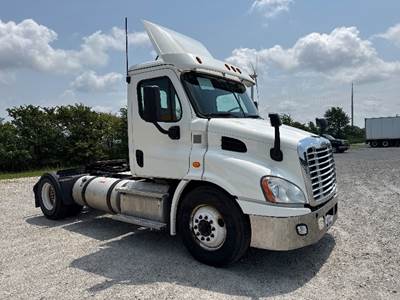 Freightliner Cascadia 113 Single Axle Day Cab Truck - 450HP, 12 Speed Automatic