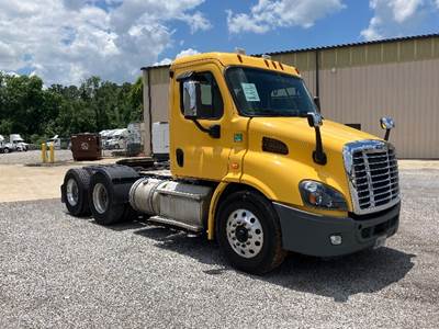 Freightliner Cascadia 113 Day Cab Truck - 450HP, 10 Speed Automatic