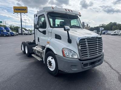 Freightliner Cascadia 113 Day Cab Truck - 450HP, 12 Speed Automatic