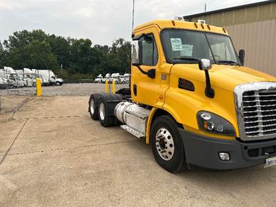 Freightliner Cascadia 113 Day Cab Truck - 450HP, 10 Speed Automatic