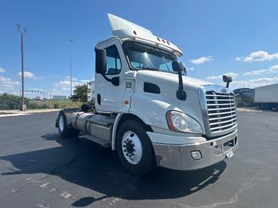 Freightliner Cascadia 113 Single Axle Day Cab Truck - 450HP, 12 Speed Automatic